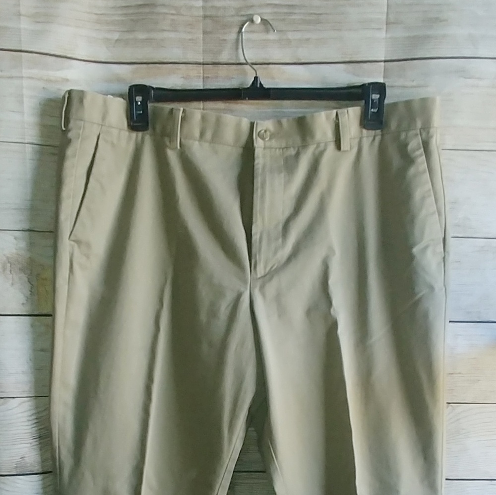Khaki Docker's Men's Individual Fit 42x32 Stretch